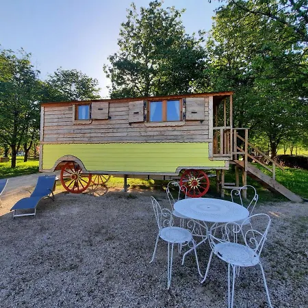 Maison d'hôtes Roulottes Au Pied Du Vercors *