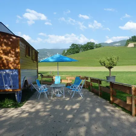 Maison d'hôtes Roulottes Au Pied Du Vercors *