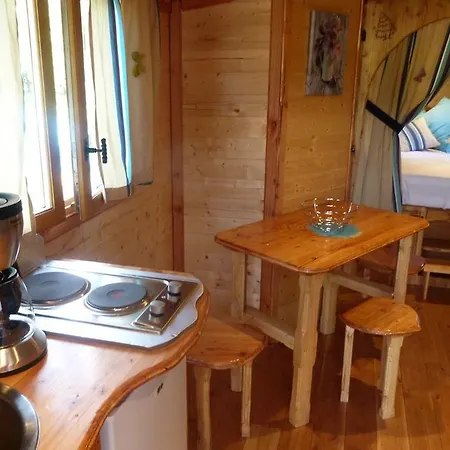 Guest house Roulotte Au Pied Du Vercors Saint-Jean-en-Royans